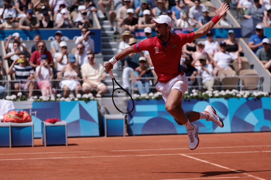 Djokovic Reaches Quarter-Finals in Ominous Fashion