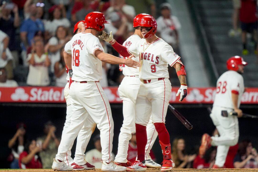 Zach Neto’s 3-run Homer Rallies Angels to 5-4 Victory Over Mets Despite J.D. Martinez’s Grand Slam