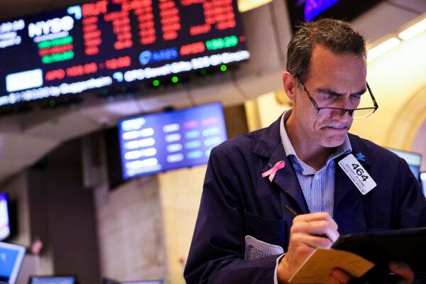 Traders work on the floor of the New York Stock Exchange during afternoon trading in New York City, on Aug. 2, 2024. (Michael M. Santiago/Getty Images)