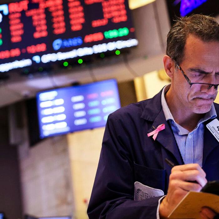 Bank of America Reverses Recession Call, but Warns of ‘Very Negative’ Consumer Spending Risk