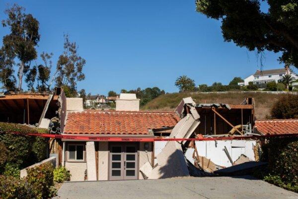 Collapsed homes are pictured sliding down a hill along a street in the Rolling Hills States neighborhood in Rancho Palos Verdes, Calif., on July 10, 2023. (Apu Gomes/AFP via Getty Images)
