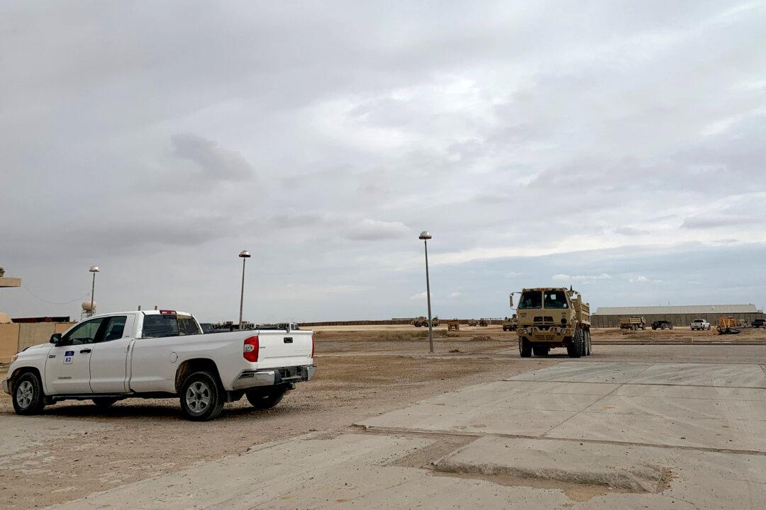 4 US Troops, Contractor Injured in Rocket Attack on Base in Iraq