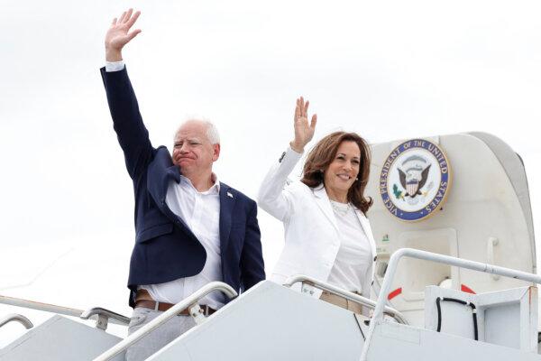 Harris, Walz Duel With Vance in Midwest Rallies