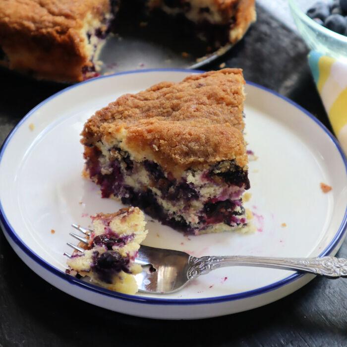 Blueberry Crumble Coffee Cake Is the Perfect Food to Stow for Vacation
