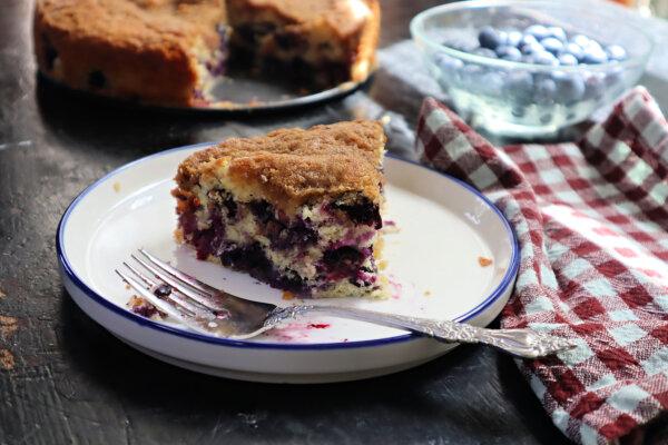 Blueberry coffee cake is the perfect seasonal breakfast for a summer morning. (Gretchen McKay/Pittsburgh Post-Gazette/TNS)