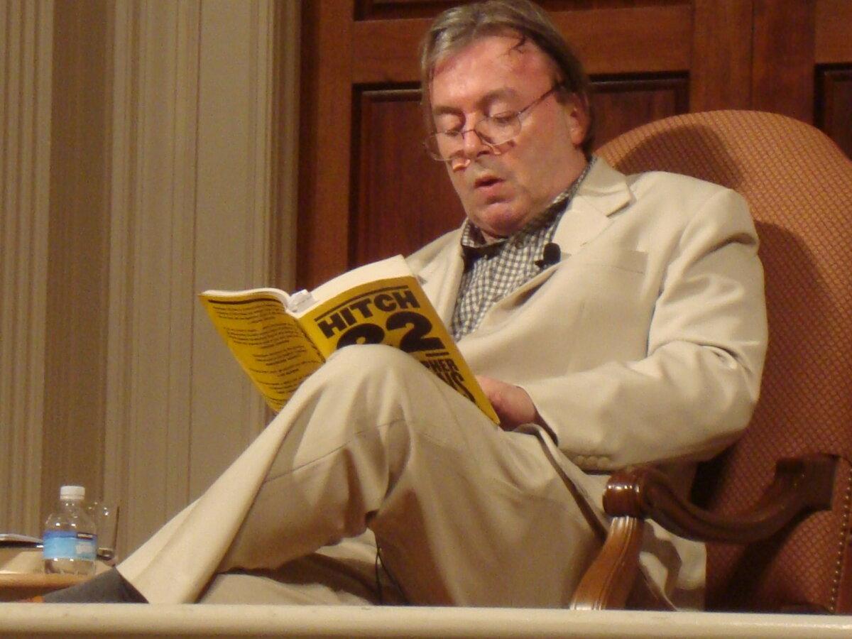 Christopher Hitchens reading his memoir “Hitch-22,” in 2010. (Meesh/CC BY 2.0)