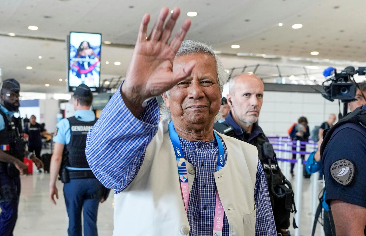 Nobel Laureate Yunus Arrives in Bangladesh to Take Over as Interim Leader