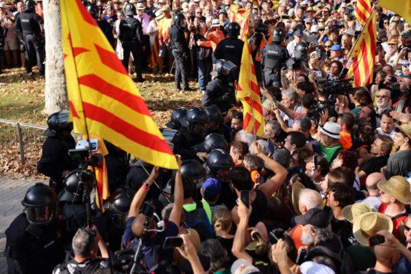 Police block supporters of Catalan separatist leader Carles Puigdemont in Barcelona, Spain, Aug. 8, 2024. (Reuters/Nacho Doce)