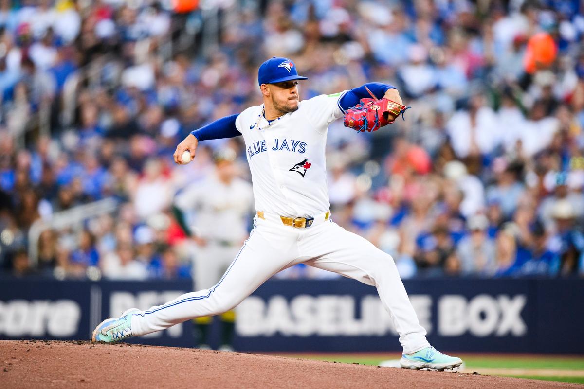 Guerrero Extends Hitting Streak to 21 Games, Berríos Strikes out 8 as Blue Jays Beat Athletics 3–1