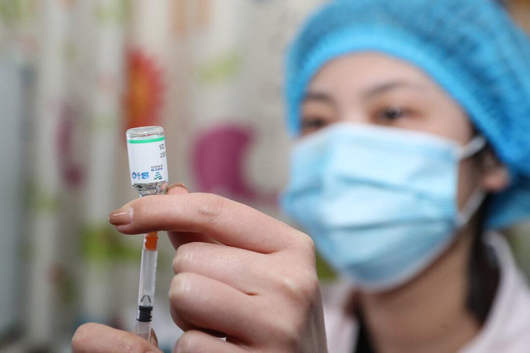 In China, a Nurse With Vaccine Side Effects Seeks Justice