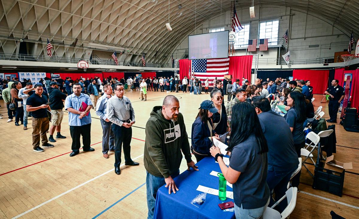 Job Cuts Spike, Marking 4th-Worst November Since 2008–09 Financial Crisis thumbnail