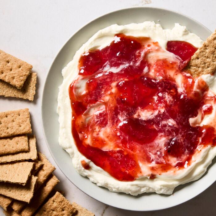 I Can’t Stop Thinking About This 4-ingredient Cream Cheese Dip