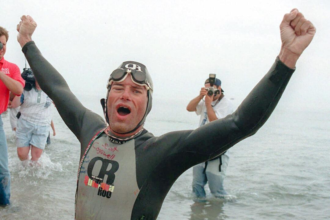Marathon Swimmer Says He Quit Lake Michigan Swim After Going in Wrong Direction With Dead GPS