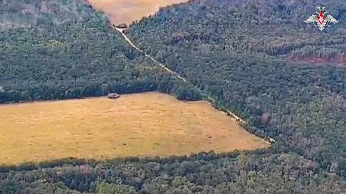 Russia–Ukraine War Takes New Shape as Surprise of Kursk Blitz Fades | USNN World News A view shows what is said to be a Russian army strike on Ukrainian military hardware in the area bordering Ukraine in the Kursk Region, Russia, in this still image from video released on Aug. 7, 2024. (Russian Defence Ministry/Handout via Reuters)