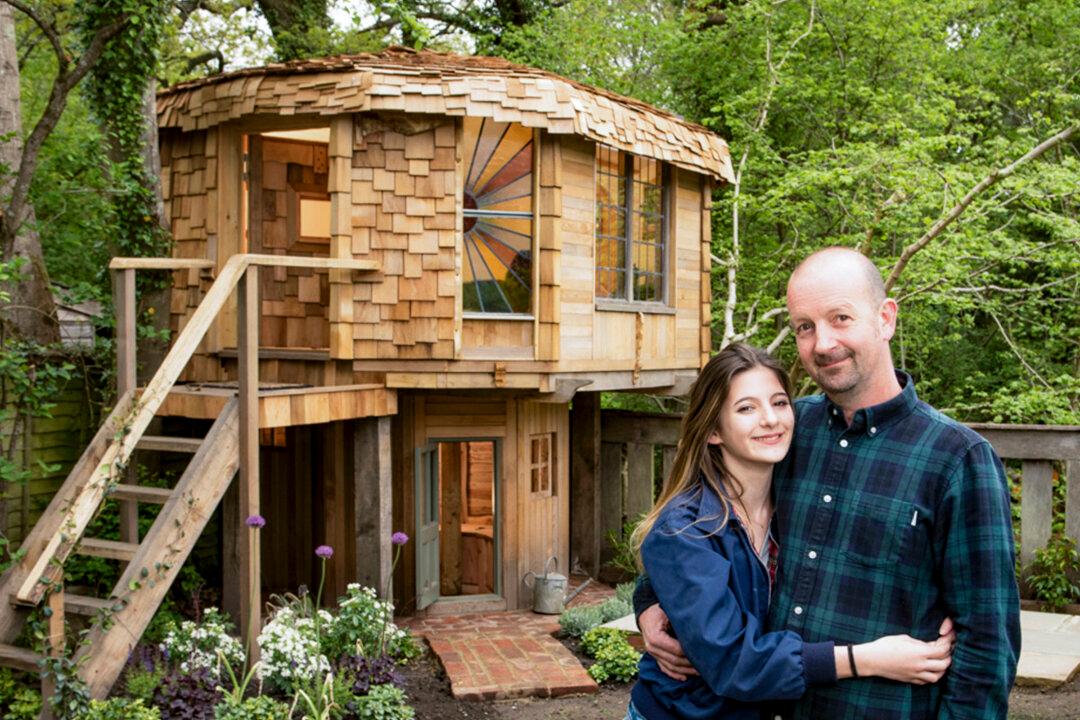 English Garden Designer Builds Mushroom-Shaped Home on His Daughter’s Request—Take a Look Inside