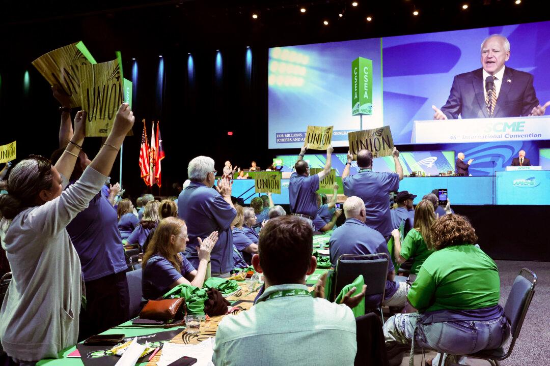 Walz Kicks Off 5-State Campaign Tour in Union Convention Speech