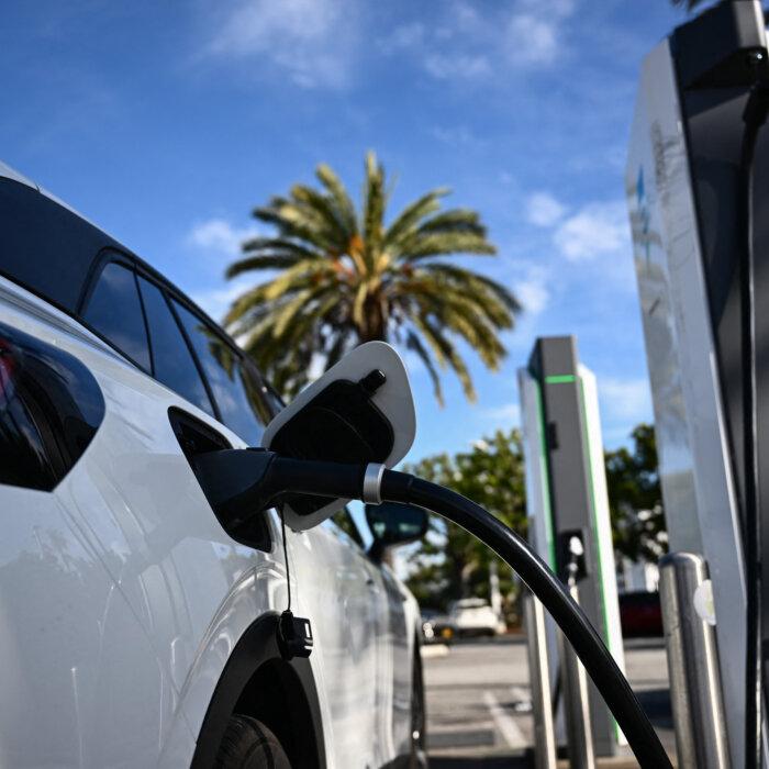 8 Democrats Join Republicans in House Resolution to Overturn Federal Electric Vehicle Rule