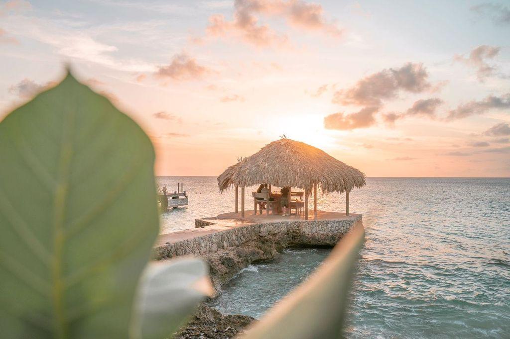 Cabanas provide an intimate and relaxed atmosphere, perfect for enjoying the sunset. (Courtesy of Elliott Howell/Tourism Corporation Bonaire)