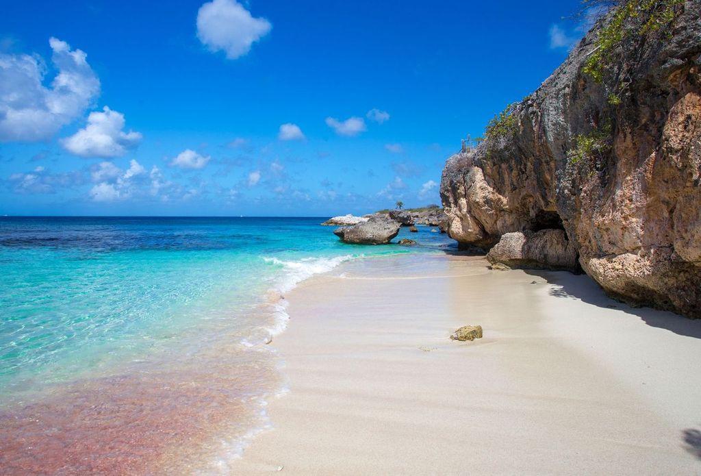 Surrounded by stunning natural scenery, including cliffs and saltpans, Wayaka provides a picturesque setting. (Courtesy of Tourism Corporation Bonaire)