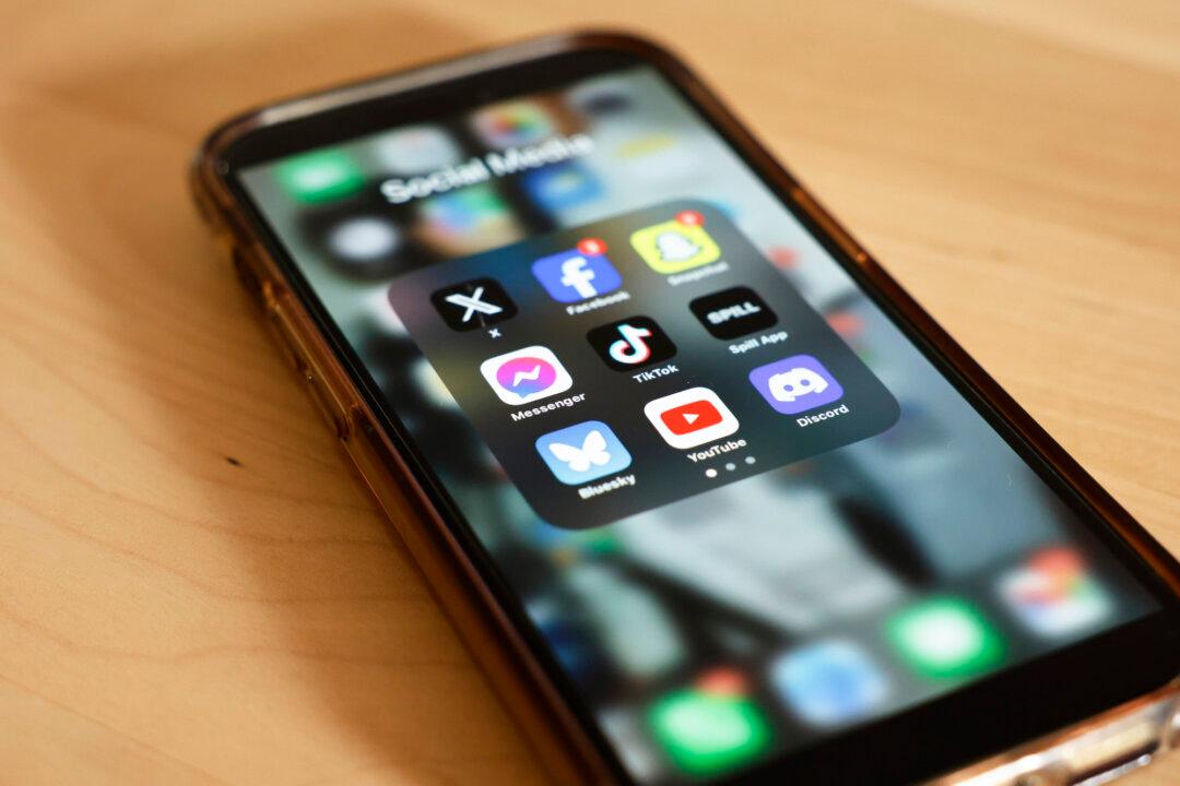 Lawmakers Unveil Bipartisan Bill Requiring Social Media Mental Health Warnings