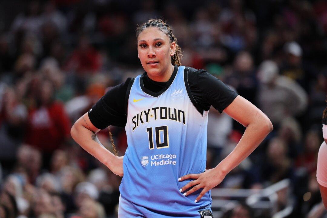Sky Use Fourth-Quarter Surge to Rally Past Sparks