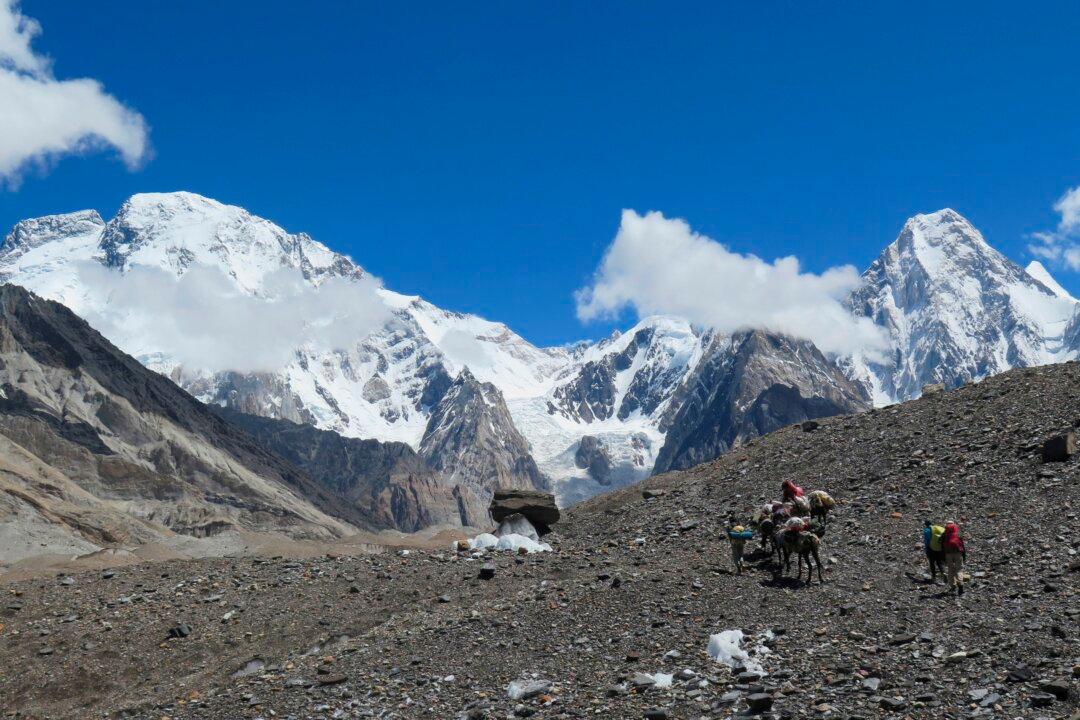 2 Injured Russian Climbers Rescued After 6 Days Stranded on Pakistan Peak