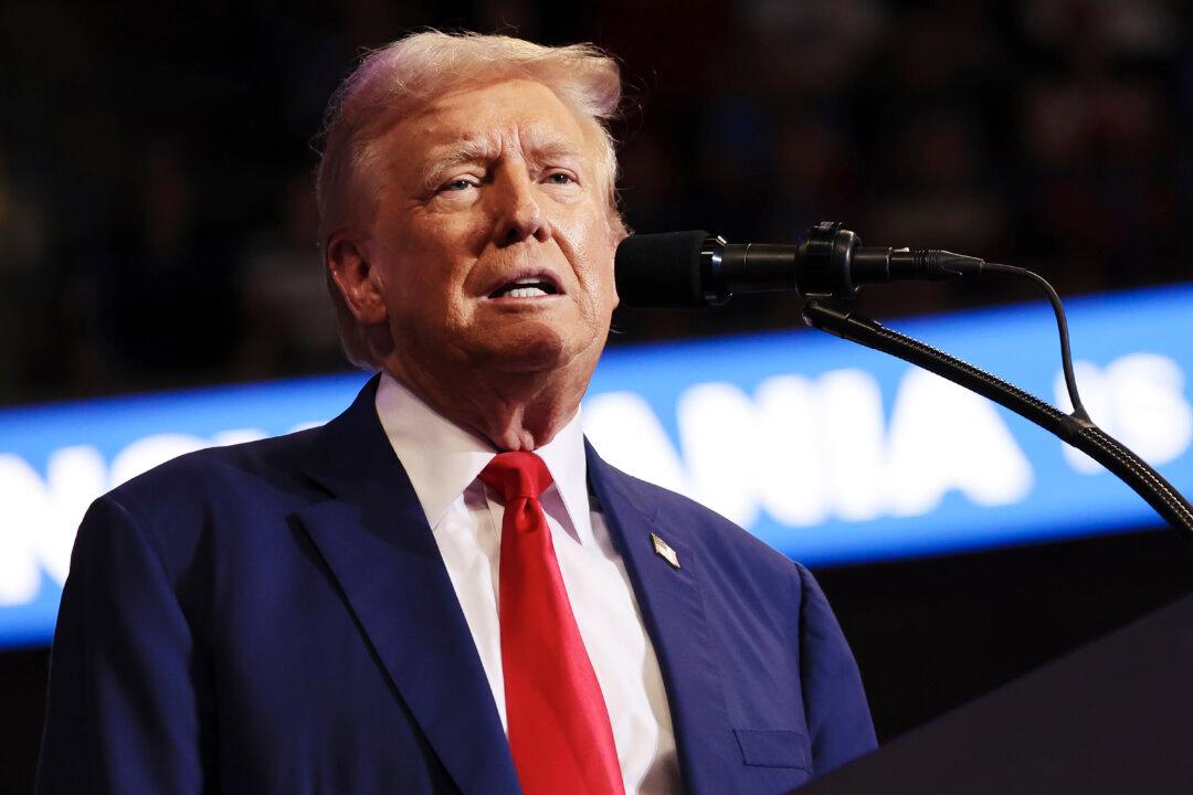 Trump to Campaign in Battleground States as Democrats Hold Convention