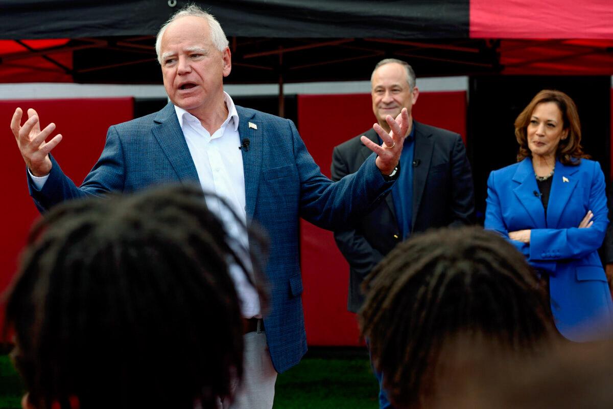 Harris and Walz Make Small-Town Stops and Campaign Phone Calls on Pennsylvania Bus Tour Before DNC