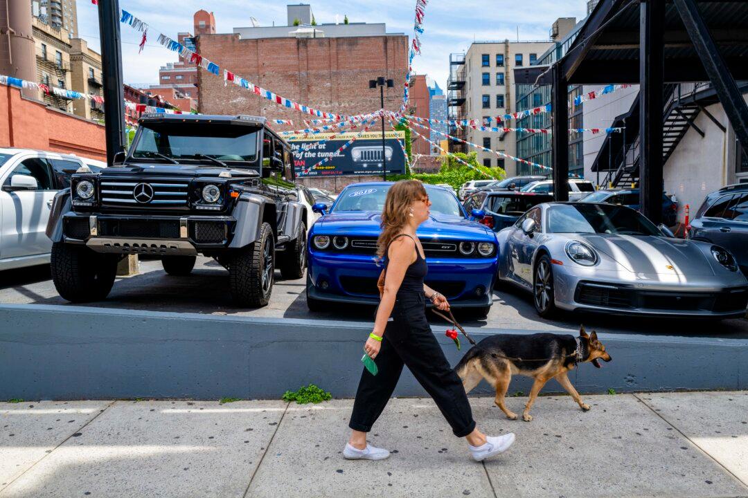 US Consumer Confidence Nosedives Amid Growing Concerns Over Job Security