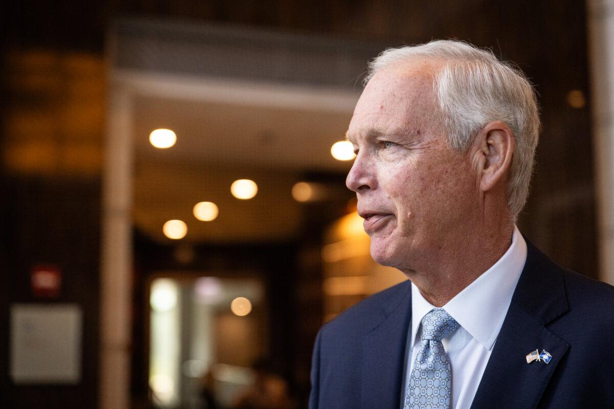 Sennator Ron Johnson (R-WI) speaks to reporters in Chicago, Ill., on Aug 19, 2024. (John Fredricks/The Epoch Times)