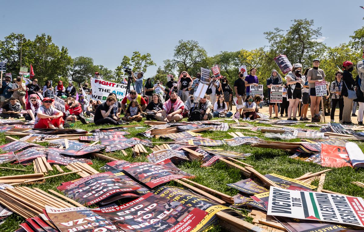 Palestine protestors gather on the same date as the Democratic National Convention taking place in Chicago, Ill., on Aug. 19, 2024. (John Fredricks/The Epoch Times)