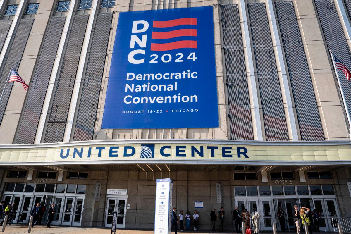 United Center on first day of the Democratic National Convention (DNC) in Chicago on Aug. 19, 2024. (Madalina Vasiliu/The Epoch Times)