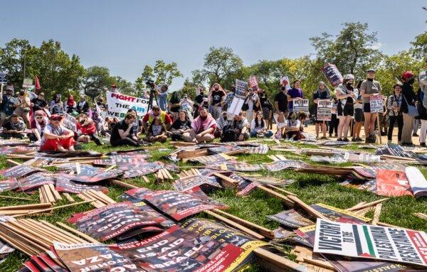 Pro-Palestinian protesters gather as the Democratic National Convention takes place in Chicago, Ill., on Aug. 19, 2024. (John Fredricks/The Epoch Times)