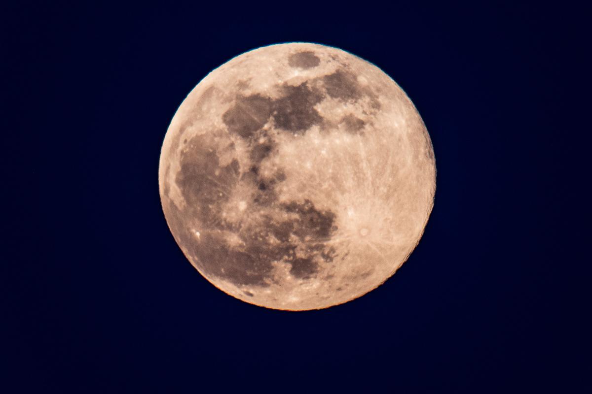 September's full moon will be not only a Harvest Moon but also a supermoon. (Shutterstock/Russ Heinl)