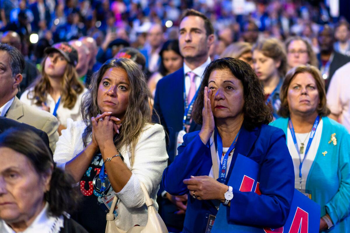 Delegates listen to Jonathan Polin and Rachel Goldberg’s story about their son Hersh Goldberg-Polin held hostage in Gaza during the Democratic National Convention in Chicago on Aug. 21, 2024. (Madalina Vasiliu/The Epoch Times)