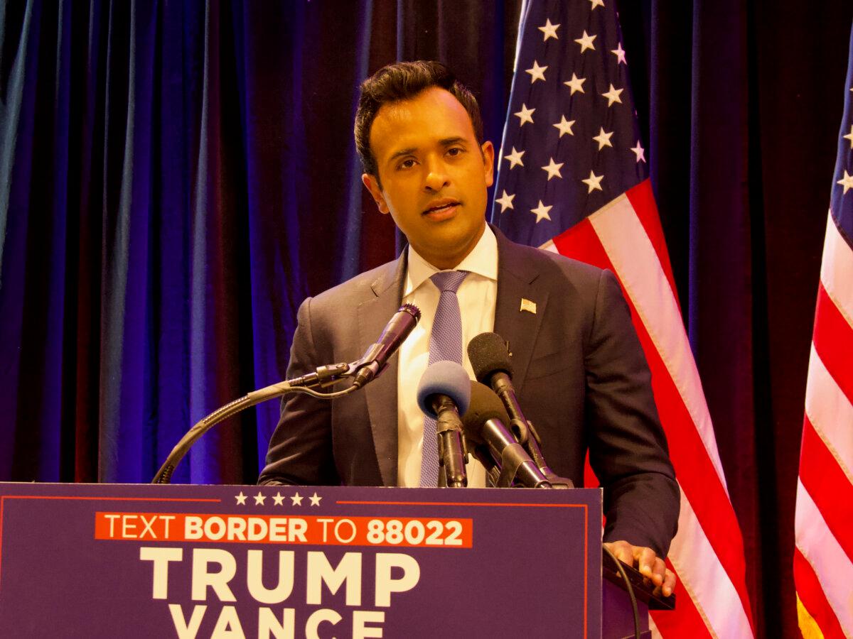 Vivek Ramaswamy speaks at a Trump campaign press conference at the Trump hotel in Chicago, Illinois on Aug. 22, 2024. (Travis Gillmore/The Epoch Times)