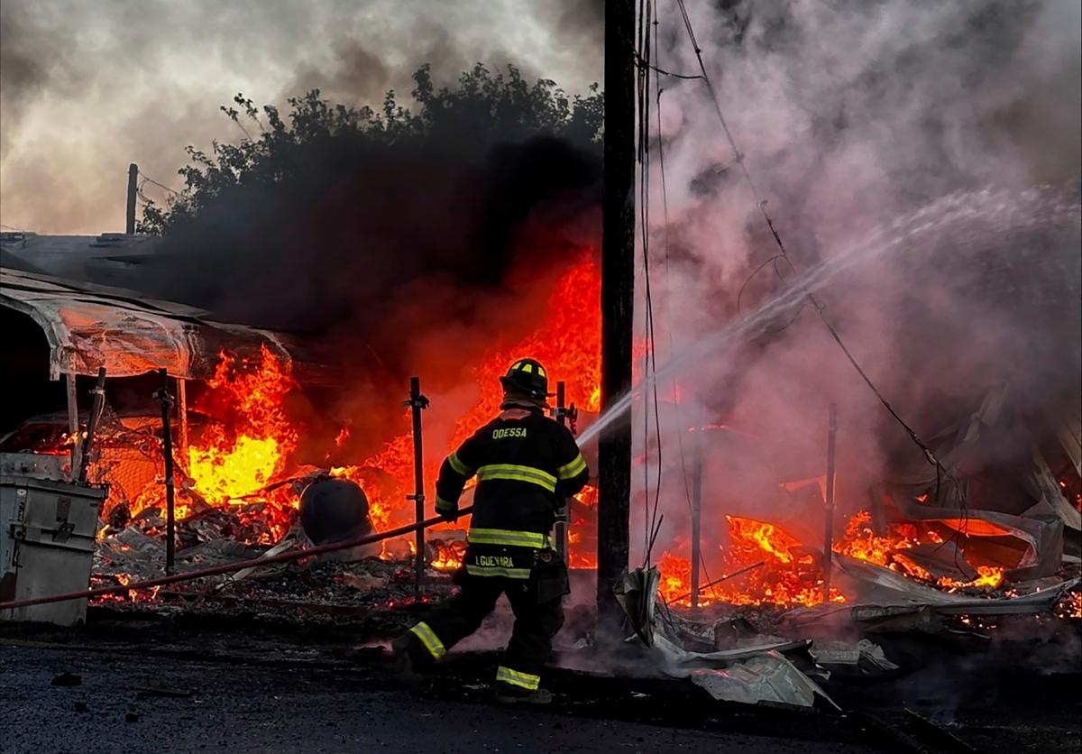 Fiery Plane Crash in West Texas Kills 2, Injures 1