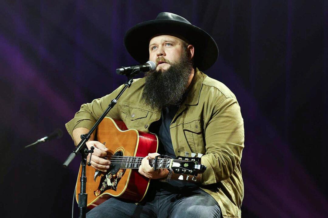 ‘Where I Find God’: Larry Fleet’s Breakout Country Single