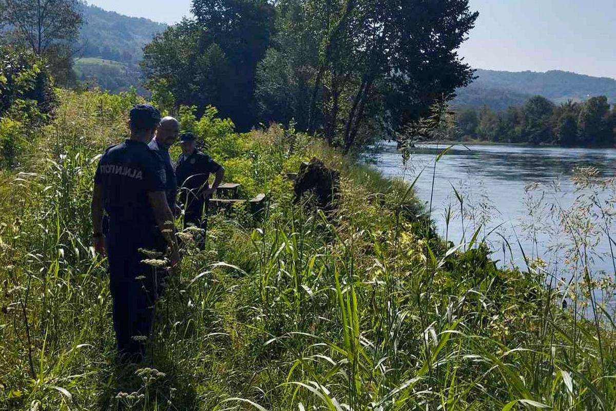 At Least 10 People Drown After Migrant Boat Overturns on Serbia–Bosnia Border