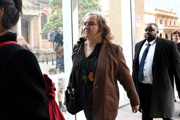 Roxanne Tickle (left) at the Federal Court of Australia in Sydney, Australia on April 9, 2024. (AAP Image/Bianca De Marchi)