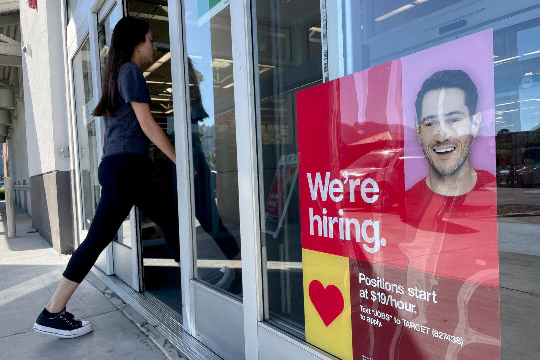 Revision of Job Numbers Sparks Mixed Assessment on US Economy, Labor Market