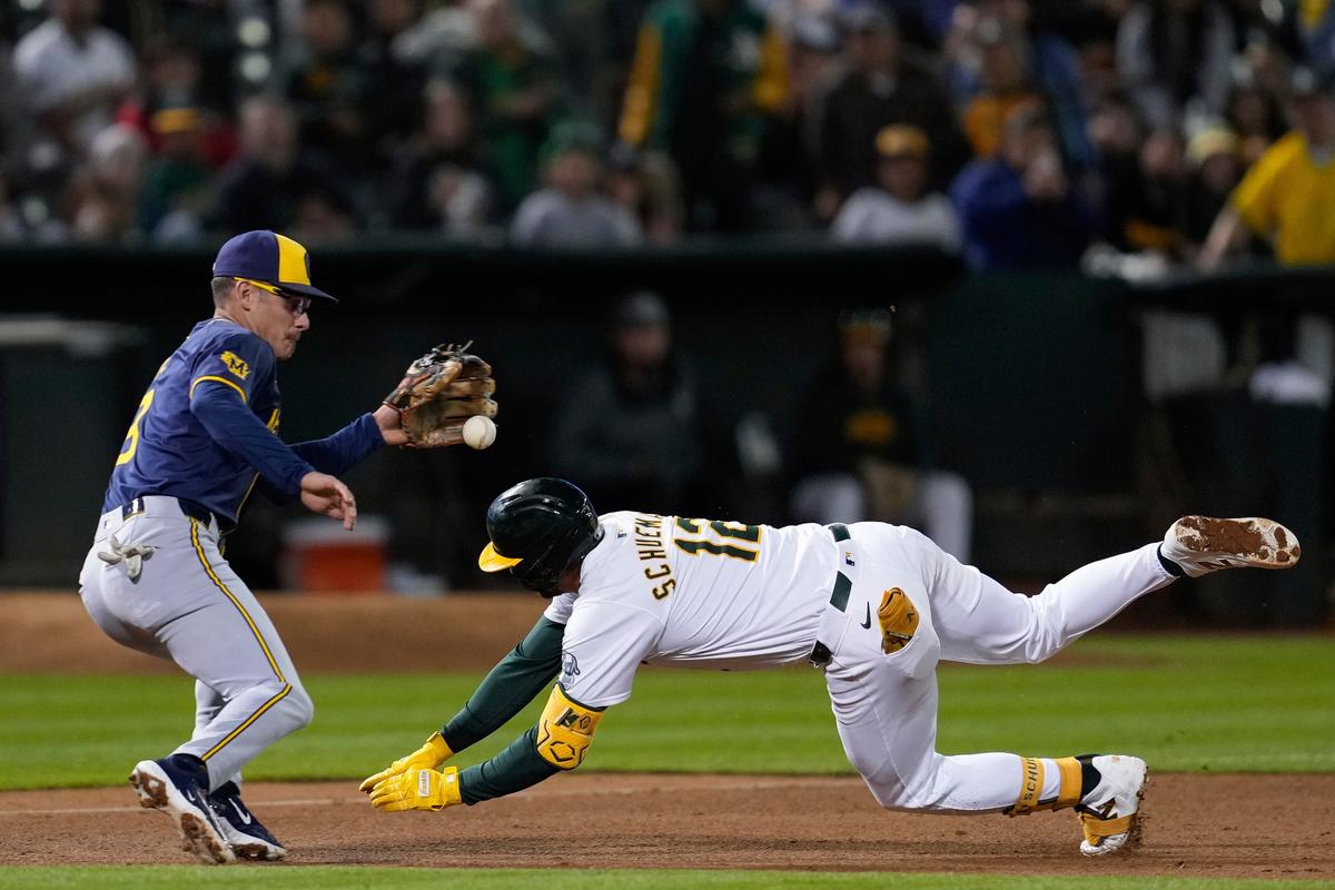 Rhys Hoskins Hits 3-run Homer, Drives in 4 as Brewers Beat Athletics 11–3