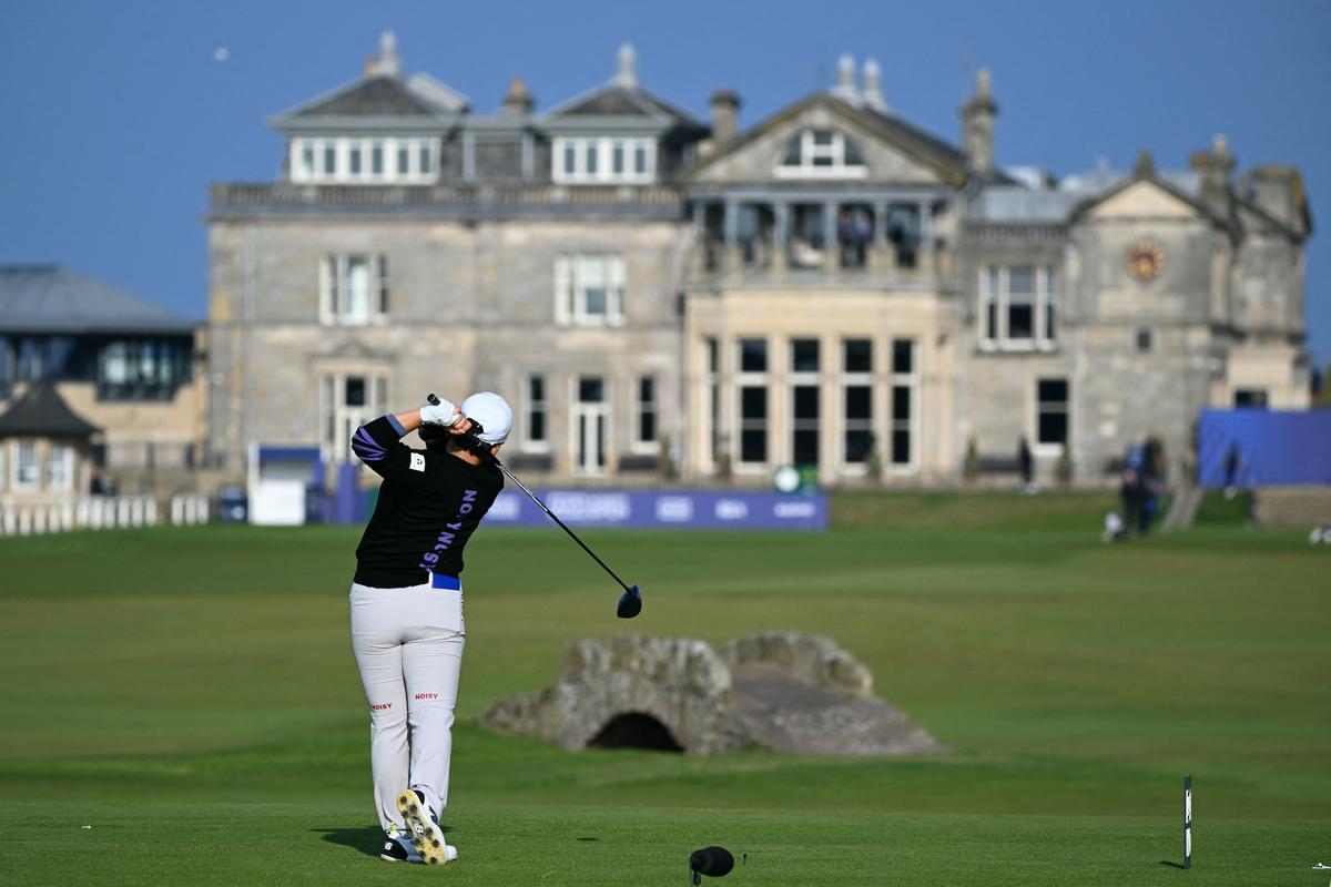 Jiyai Shin Capitalizes on Nelly Korda’s Back-Nine Struggles to Lead by 1 at Women’s British Open