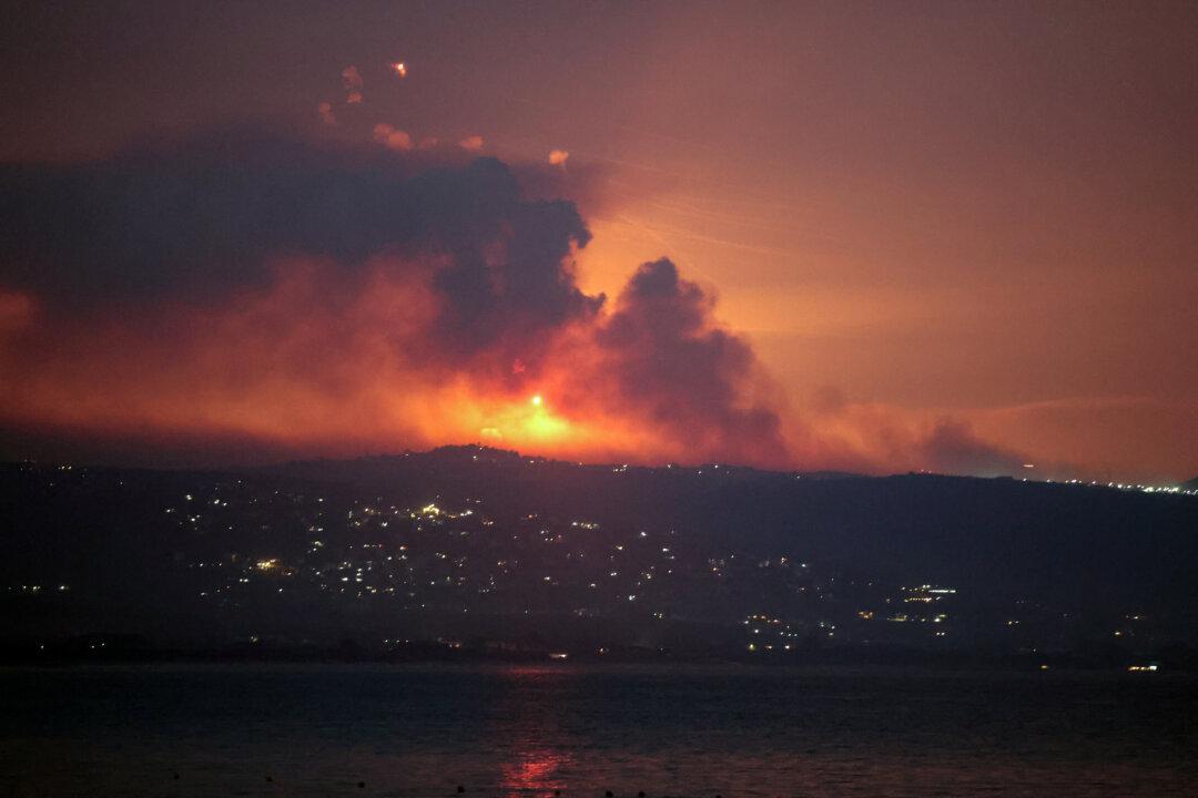 Australians Urged to Leave Lebanon, Reconsider Need to Remain in Israel