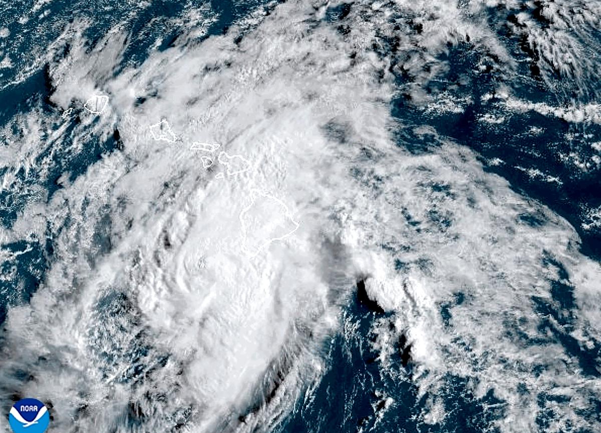 Hone Weakens to Tropical Storm and Sweeps Past Hawaii, Dumping Enough Rain to Ease Wildfire Fears