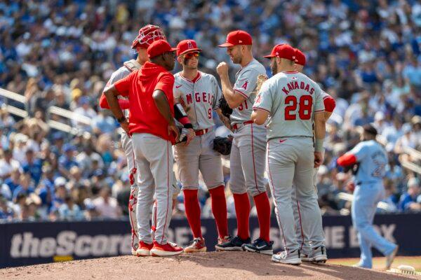 Ron Washington (37) of the Los Angeles Angels visits the pitching mound and talks with Tyler Anderson (31) during the fifth inning against the Toronto Blue Jays in Toronto on Aug. 25, 2024. (Kevin Sousa/Getty Images)