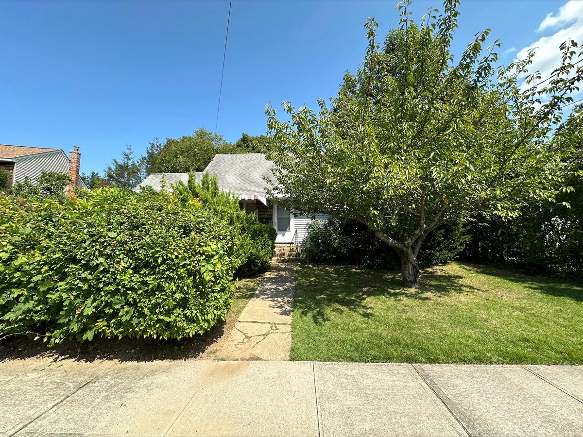 Man Distraught Over Planned Sale of Late Mother’s Home Fatally Shoots 4 Family Members and Himself