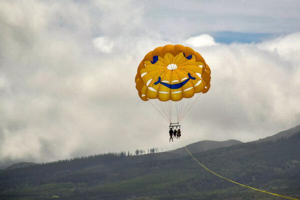 Parasailers soar off the Ka’anapali coast near Lahaina, the slopes of West Maui rising in the background. (Christopher Reynolds/Los Angeles Times/TNS)