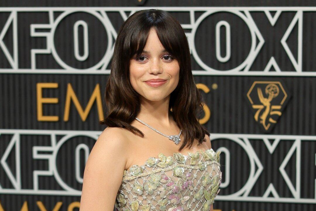 Jenna Ortega Says Mom Watched ‘Like a Hawk’ to Keep Her Safe as a Child Actor