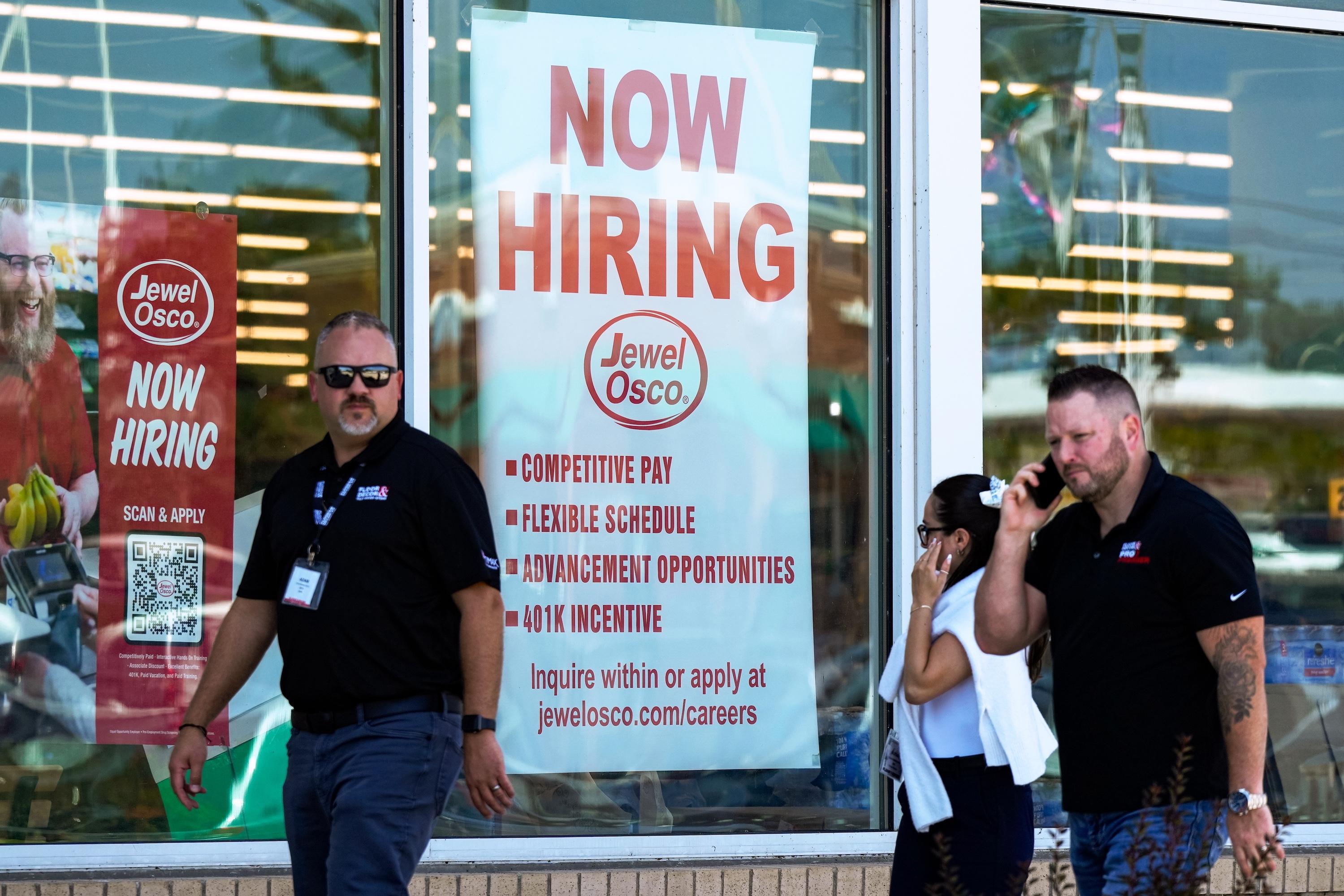 How the Job Market Is Faring as Fed Shifts Focus to Employment | USNN World News image-5714490